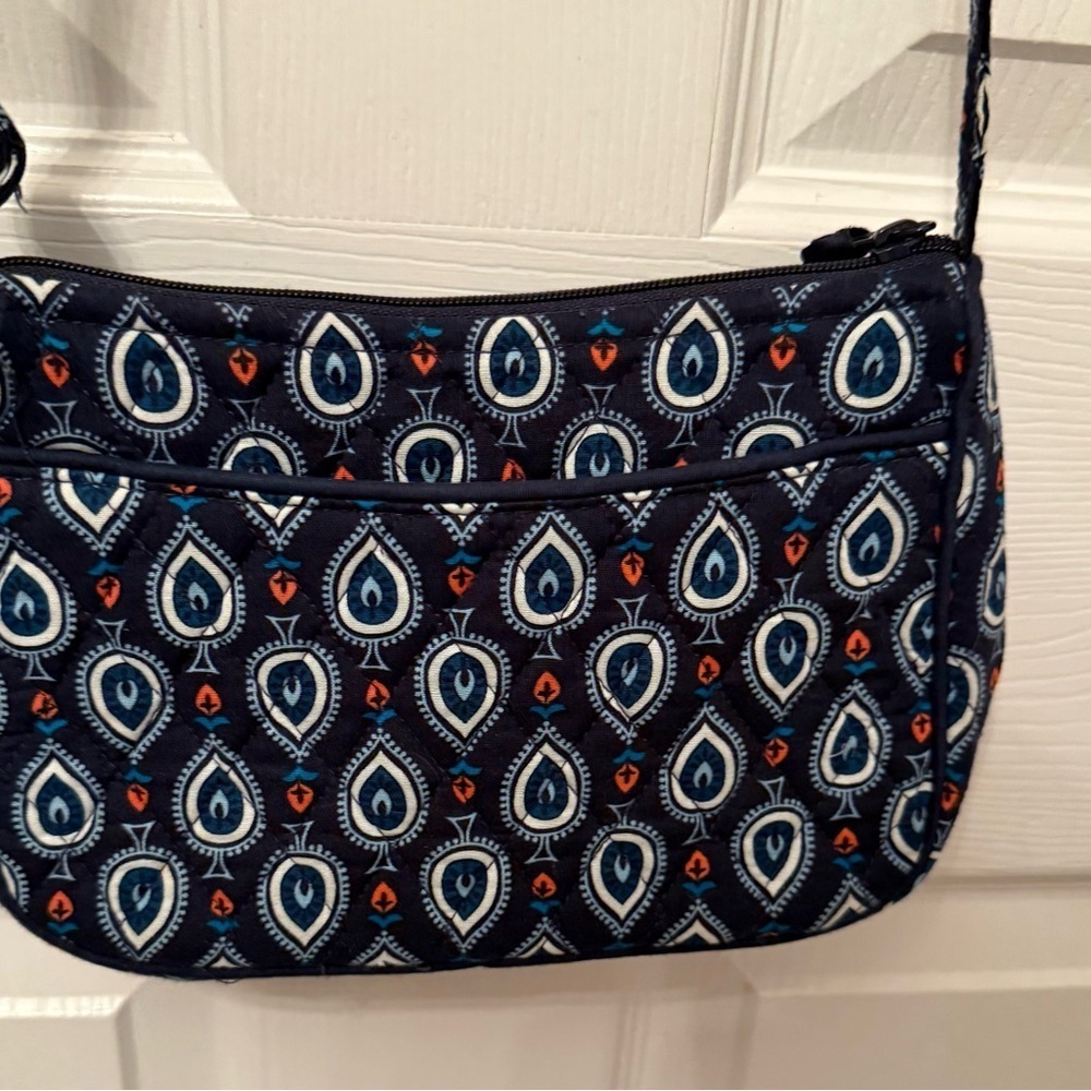 Beautiful Vera Bradley Shoulder Quilted Handbag
Blue Spade Print